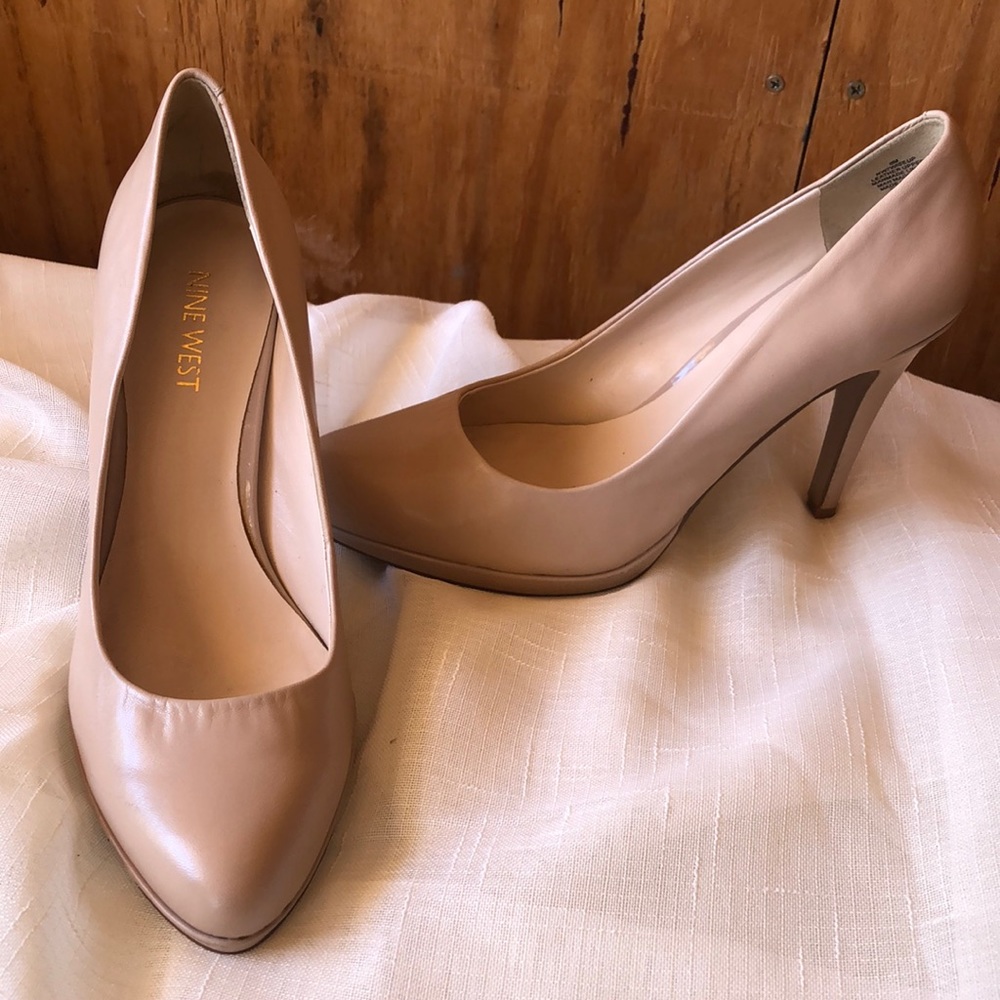 Nude Nine West pumps